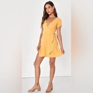 ☀️Lulus wrap dress. Size medium